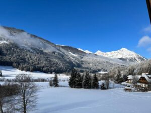 Der Ausblick von den Ferienwohnungen in Weißpriach im Winter.